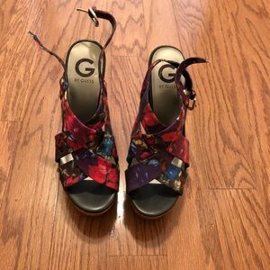 Guess floral wedges